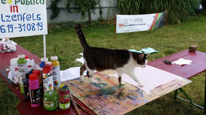 Kunst-Kater Moglie bei der Arbeit....